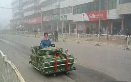 男人、女人和交警眼中的女司机形象图片