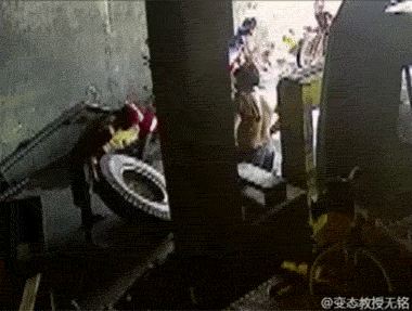 汽车轮胎爆炸瞬间,威力堪比炸弹