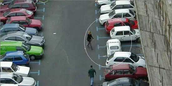 爆笑:前方女司机出没,众生多小心