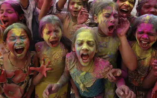 尼玛,这样唱歌你敢保证不被打死吗!!!