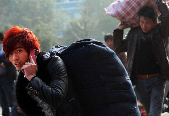 春运里的另类风景线：镜头下杀马特