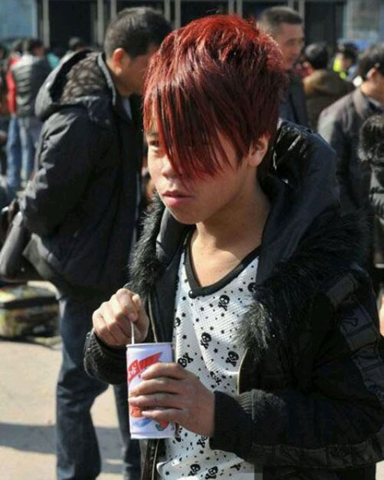 春运里的另类风景线：镜头下杀马特